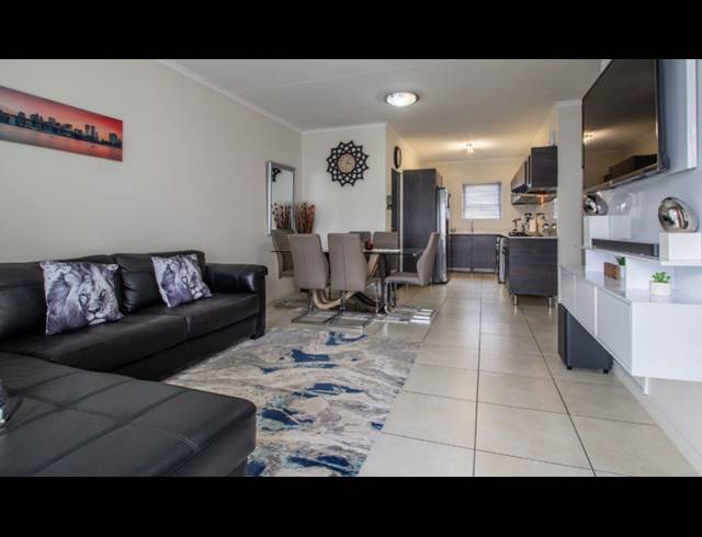 3 BEDROOM APARTMENT FOR SALE IN OAKDENE